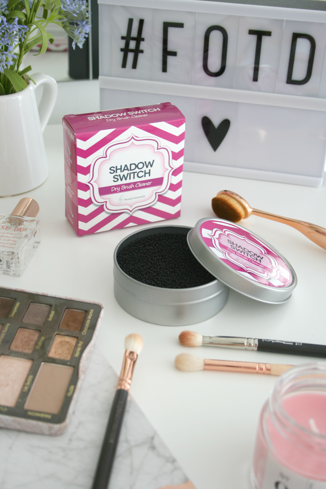 Beauty Essentials Shadow Switch Dry Brush Cleaner Review