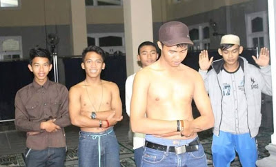 Ketika Sholat Dianggap Sebagai Lelucon Oleh Para Generasi Rusak, Sebarkan Agar Cepat Tertangkap! Ketika Sholat Dianggap Sebagai Lelucon Oleh Para Generasi Rusak, Sebarkan Agar Cepat Tertangkap!