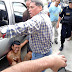 Vecinos azotan a delincuente que detuvieron robando a mujer en Trujillo