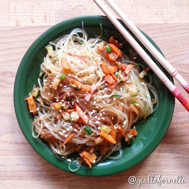 Noodles with sauteed vegetables - Spaghetti di soia con verdure saltate