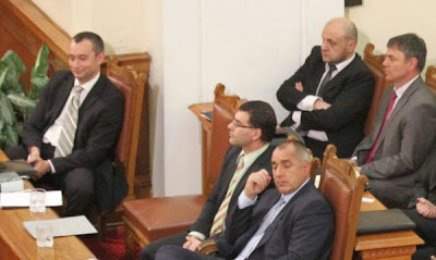 Депутатите на ГЕРБ изпушиха от пренатоварване 