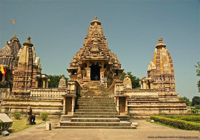 Top 10 famous temples to visit in India