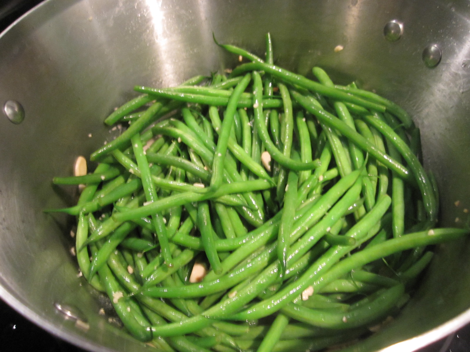 Sophie in the Kitchen Garlicky French Green Beans with Sliced Almonds