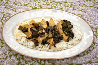 Slow Cooker Chicken with Spinach & Mushrooms- simplelivingeating.com