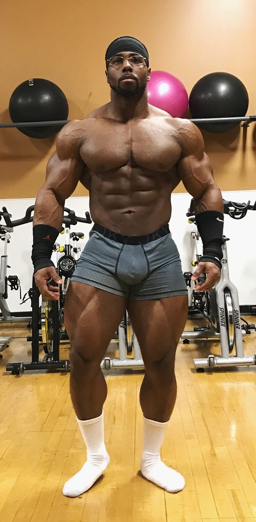 MUSCLE WORSHIP COM Chris Hester Black Bodybuilder