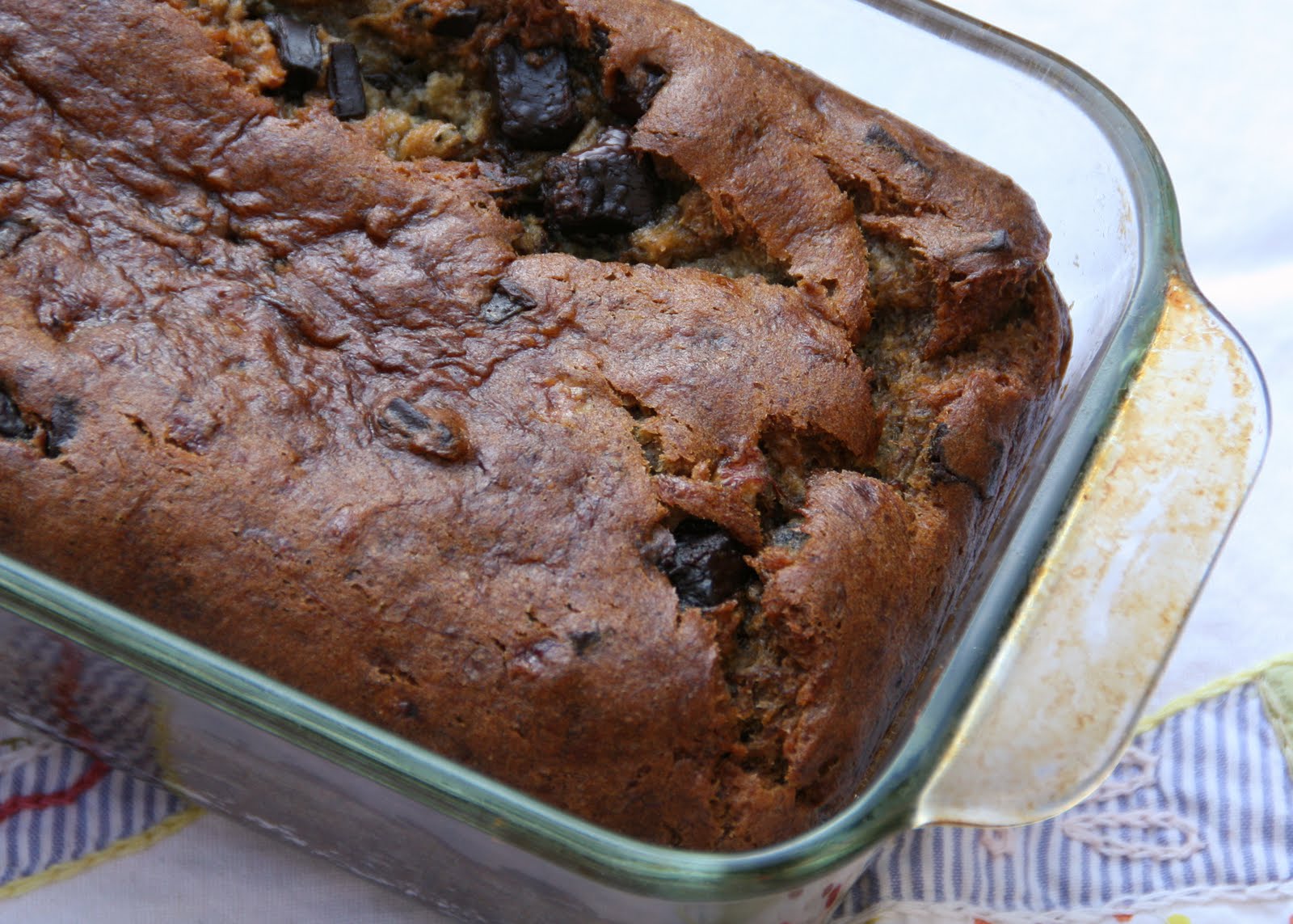 un petit oiseau Chocolate Chip Banana Bread {vegan+gluten free}