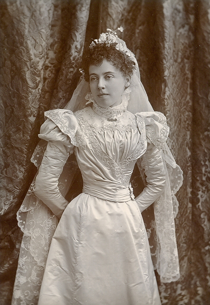 Victorian Wedding  Dresses  27 Stunning Vintage Photographs 