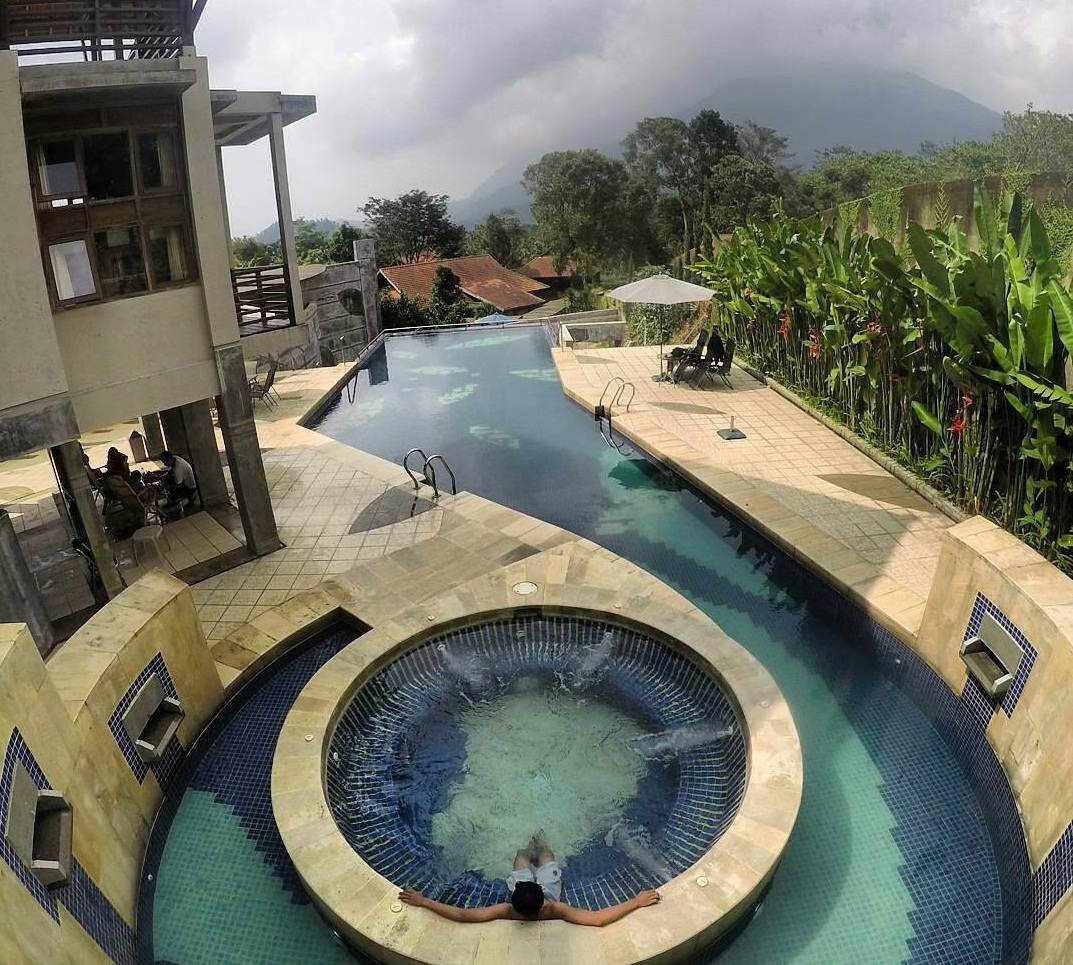 Tiket Masuk Dan Lokasi UTC Trawas Mojokerto, Kolam Renang Hits Dengan