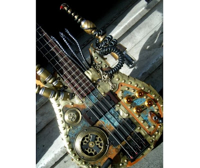 Guitarra steampunk muy creativa