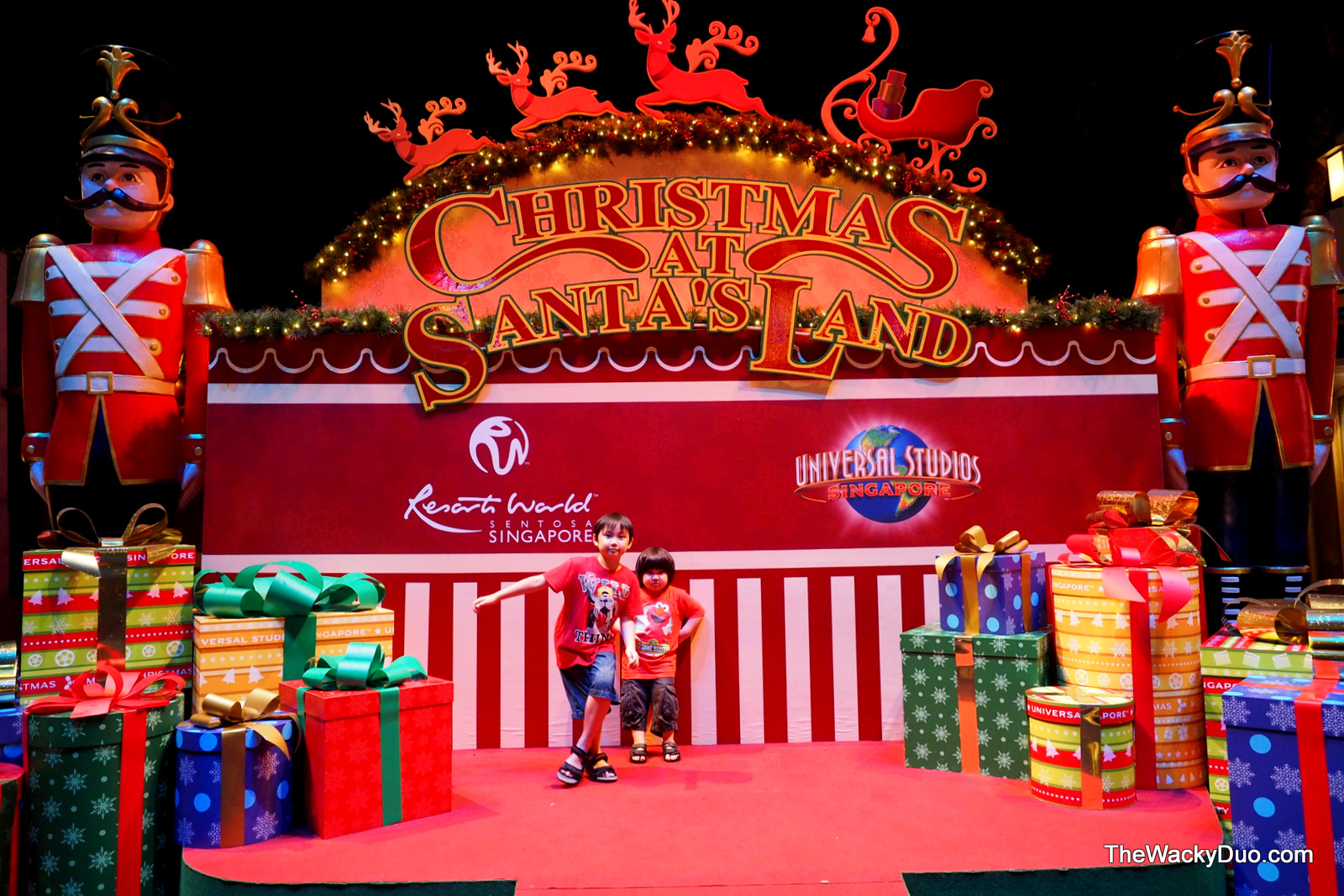 Universal Studios : Celebrating  Snowy Christmas at Santa's Land