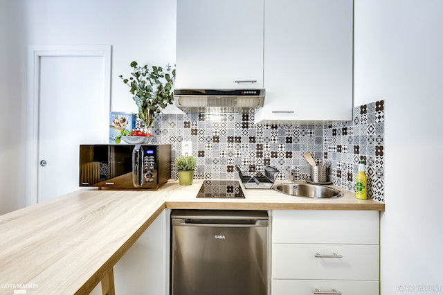 cocina con electrodomésticos de tamaño reducido