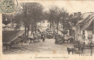 Aux abords de la Mairie - Cour-Cheverny