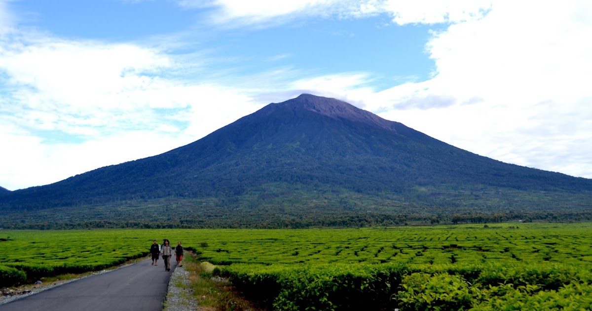 Sebuah Catatan Kecil: PENDAKIAN GUNUNG CIREMAI