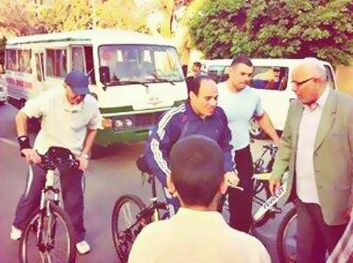 صور السيسي على دراجة هوائية لبداية الحملة الانتخابية ..!!
