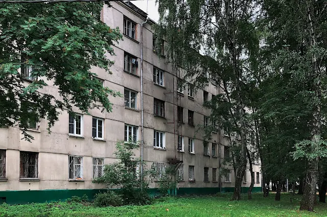 Ленинградское шоссе, дворы, жилой дом для работников Научно-исследовательского машиностроительного института – построен в 1935 году