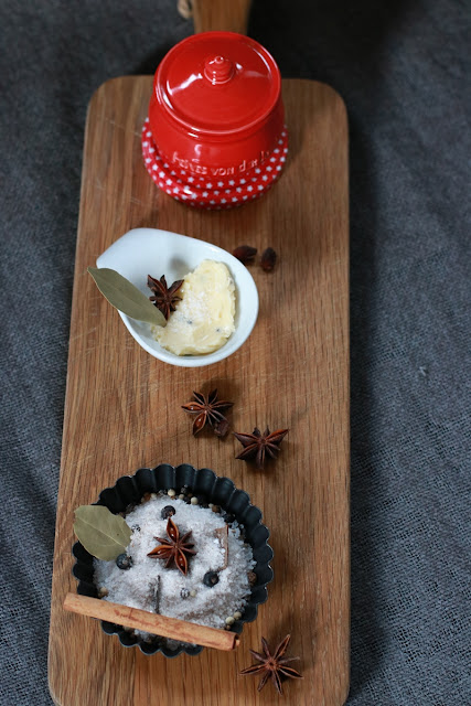 Wolkenfees Küchenwerkstatt: Weihnachtsgewürz-Salz und Weihnachtsbutter