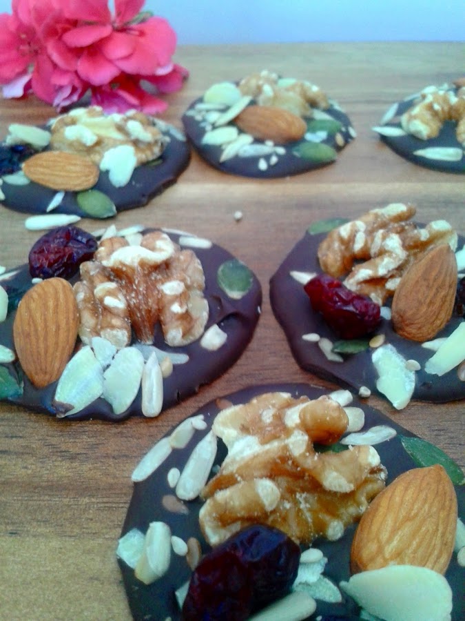 snacks de chocolate y frutos secos