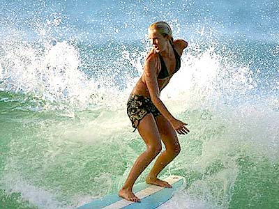 Amazing Bethany Hamilton surfing