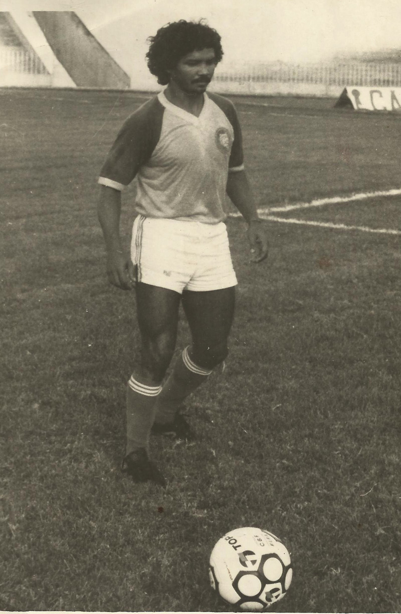 Site do Buim Edinho poucos laterais marcaram tão bem quanto ele