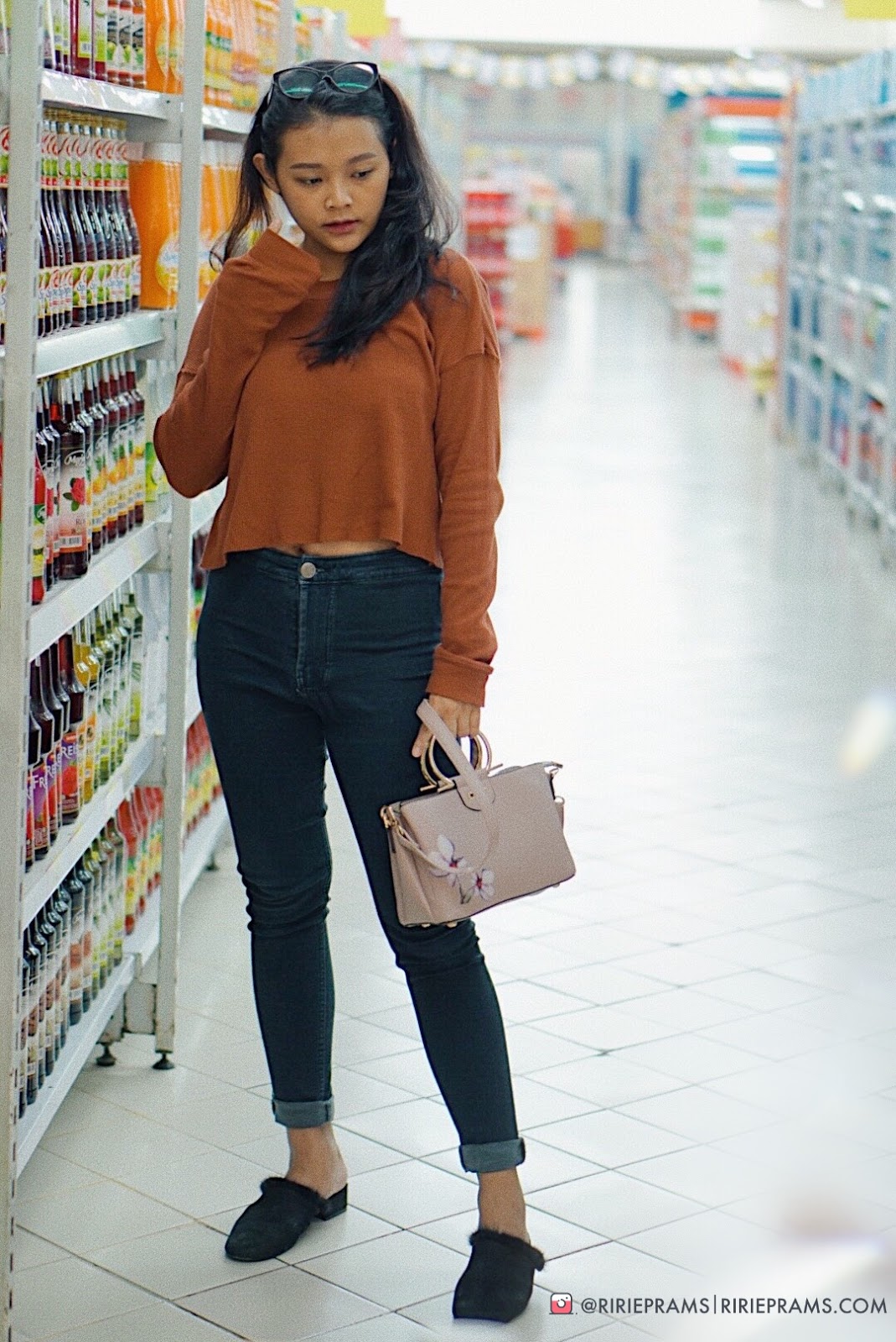 Tips Memilih Tas Untuk Kita Yang Bertubuh Mungil Agar Penampilan