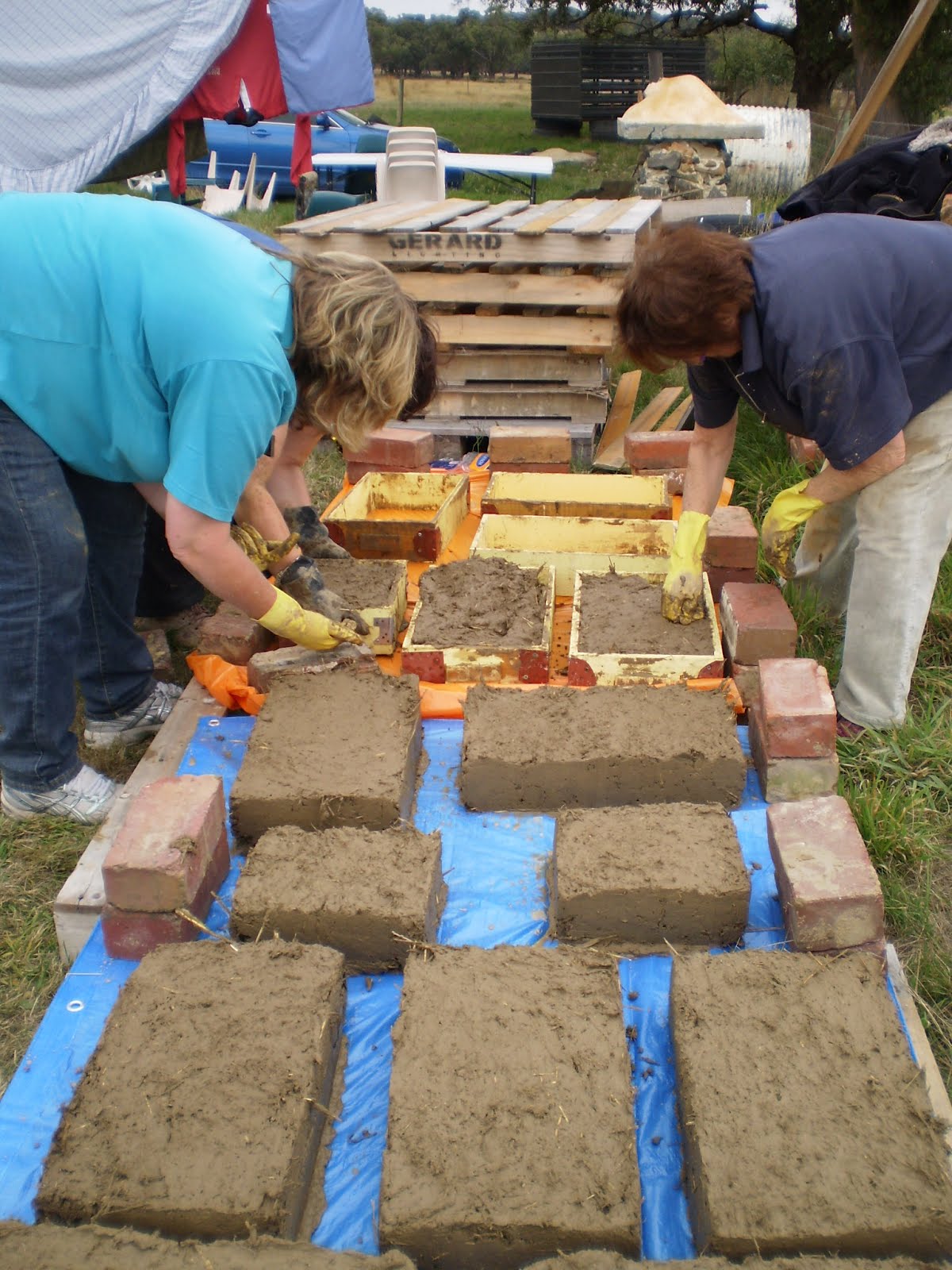 Golden Straw House: Mud Bricks for the Making