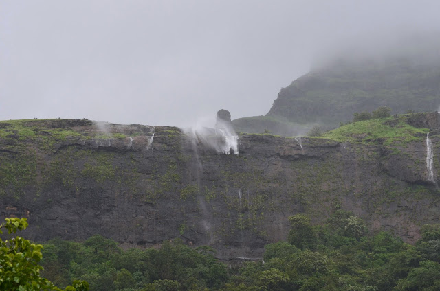 trek ratangad fort western ghats bhandardhara waterfall