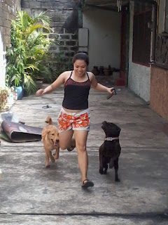 Arlyn Descalsote running with Boom and Cookie