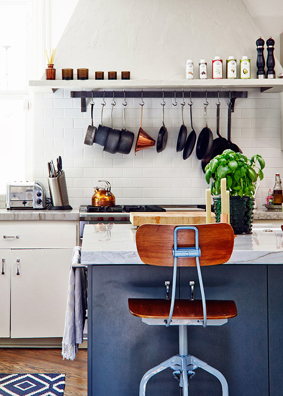 Eclectic kitchen | Image via Sköna Hem