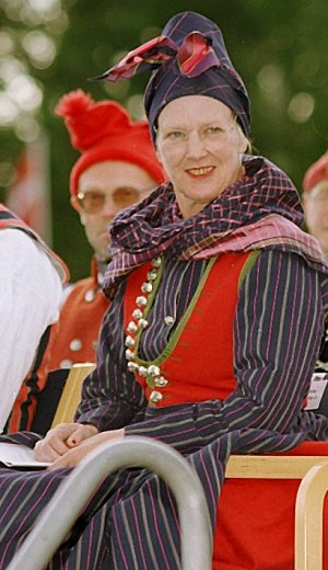 Son transformatör belirgin danish traditional dress Kararlı Yorgan doğan