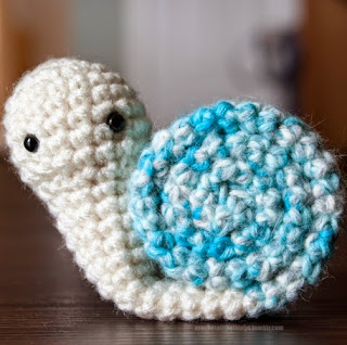 http://translate.google.es/translate?hl=es&sl=auto&tl=es&u=http%3A%2F%2Fcrochetallthethings.tumblr.com%2Fpost%2F56008376573%2Ffree-pattern-swirly-snail