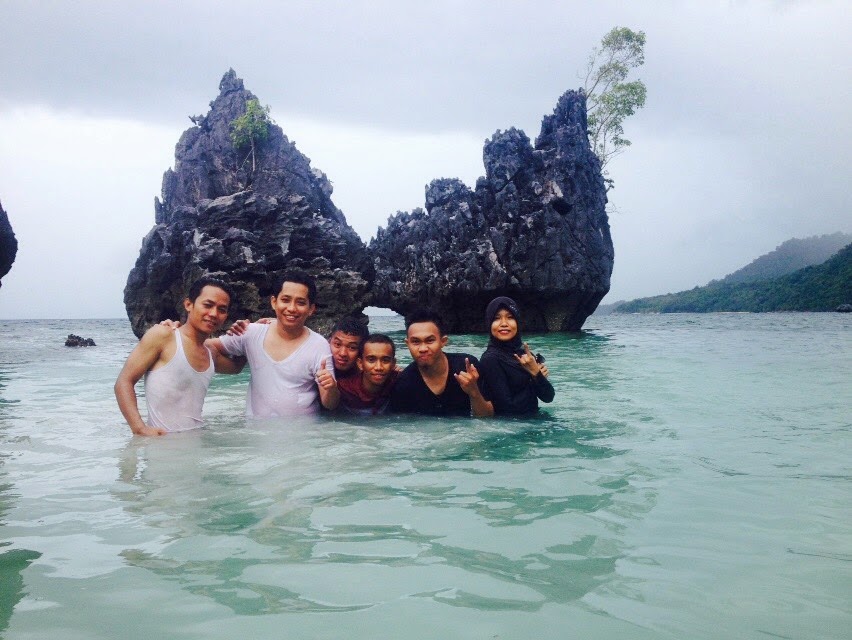 tebing segitiga di pulau senja kendari tebing segitiga di pulau senja kendari