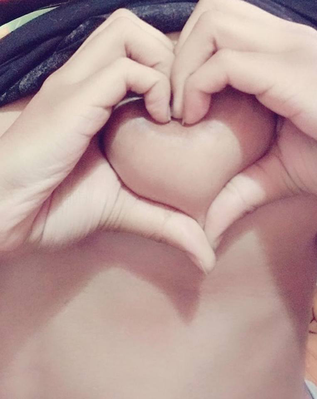 Heart-Shaped Boob Challenge - Trào lưu ngực trái tim.