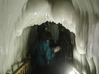 Menaja Keindahan Gua Es Abadi ningwu ice cave