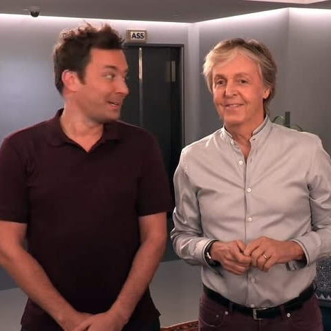 Paul McCartney and Jimmy Fallon surprise fans with hilarious elevator prank : 元ビートルズのロック・レジェンド、ポール・マッカートニーが仕掛けてくれた愉快なエレベーターのドッキリをお楽しみください ! !