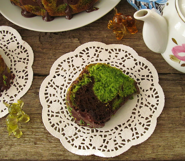 Шпинатно-шоколадный мраморный кекс (Ispanaklı Mermer Kek)