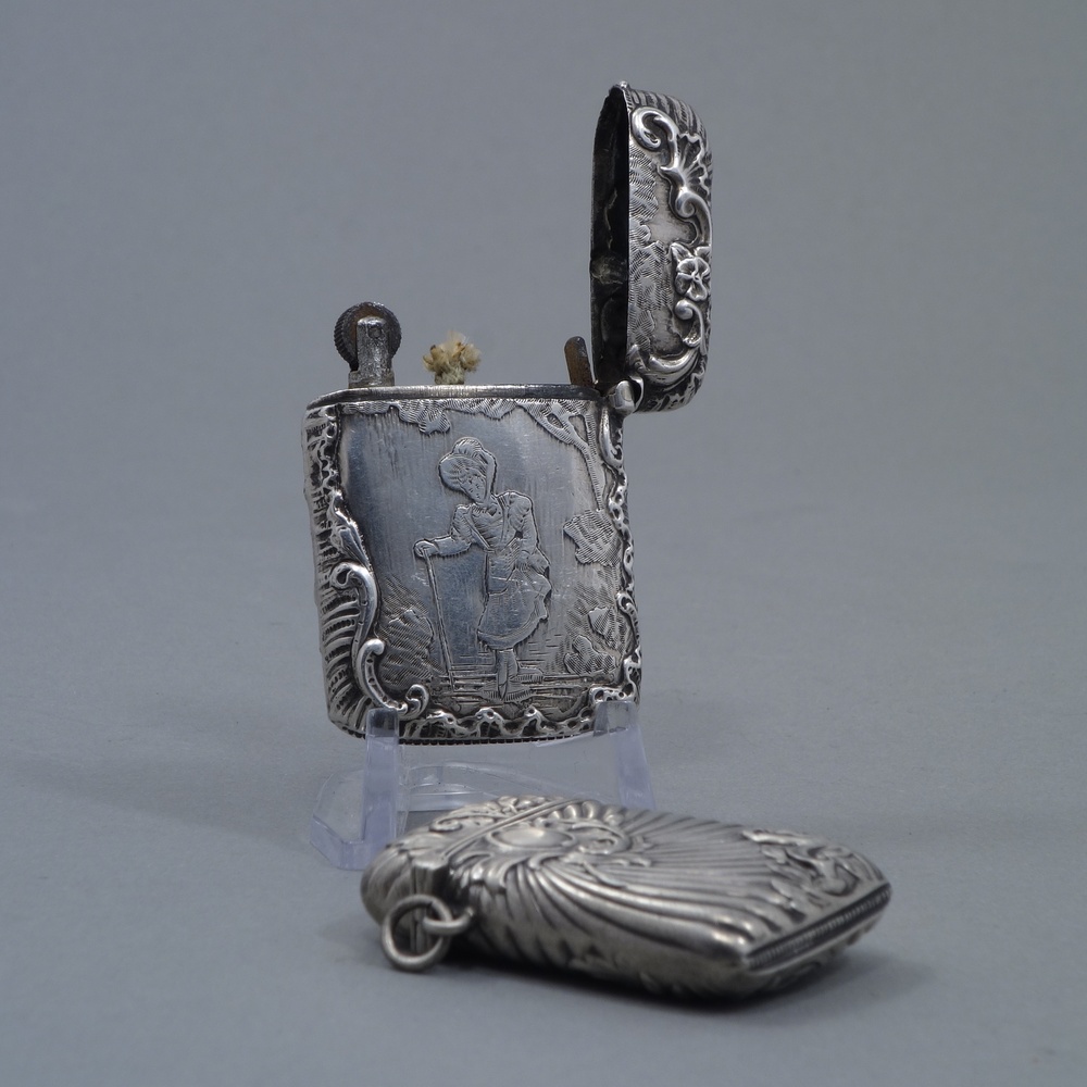 Table lighters collectors' guide Pocket match holders / vesta cases