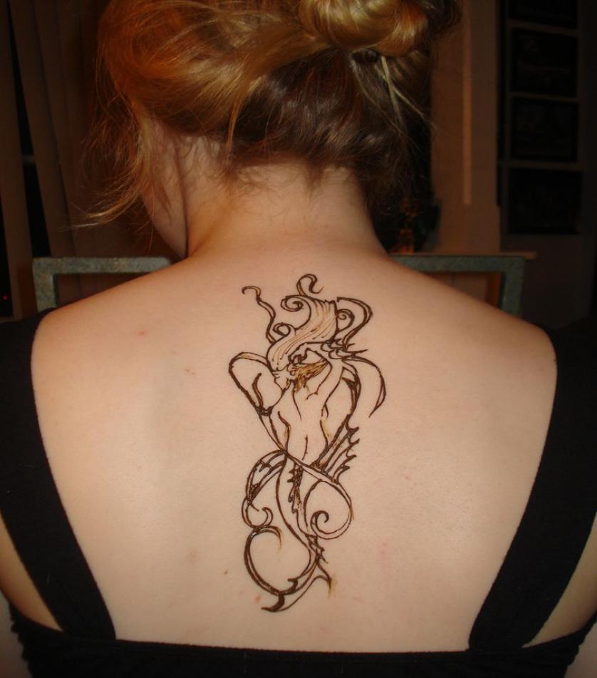designs for women back tattoo Henna