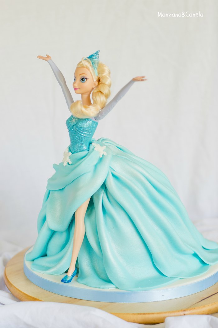 Tarta de muñeca Elsa (Elsa Doll cake)