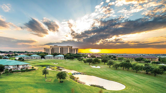 Four Seasons Resort Dallas at Las Colinas offers over 400 luxury guest rooms, suites and villas with extraordinary views of the Resort's greens and gardens.