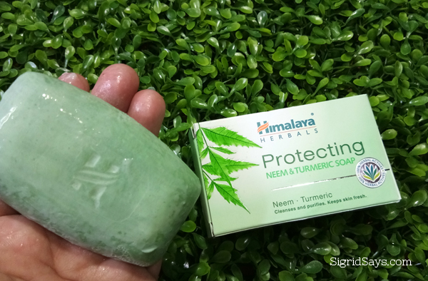 Himalaya Herbals Protecting Neem and Turmeric Bath Soap