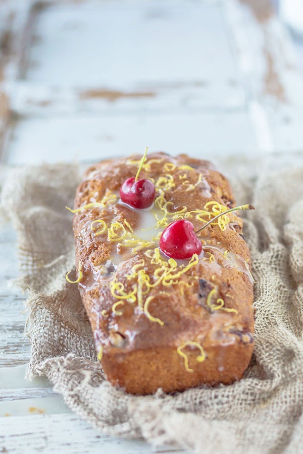 Bizcocho de limón y cerezas http://www.maraengredos.com/