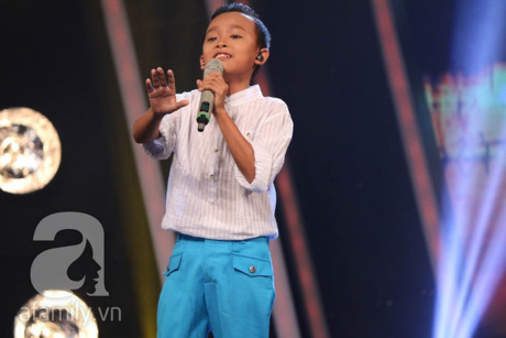Bat ngo voi su lot xac cua cau be ngheo thi Vietnam Idol Kids - Anh 4