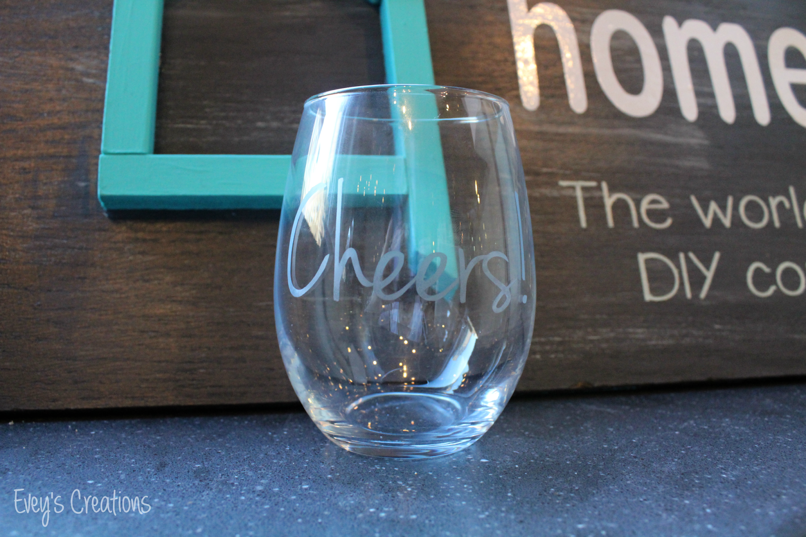 Evey's Creations Last Minute NYE Decor with Cricut and Hometalk!