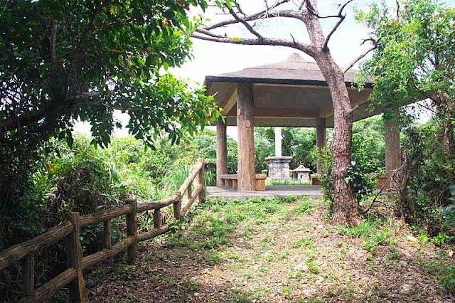 lookout point, shade, fence, canopy, trees, monument, stairs