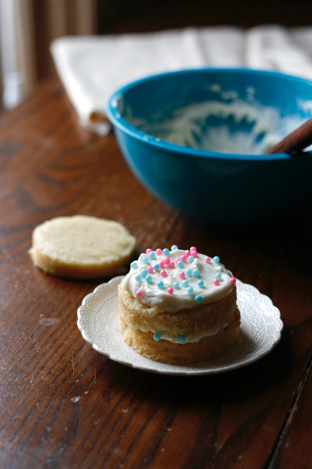 Indigo Scones Mini Vanilla Tin Can Cake, and a Blogiversary