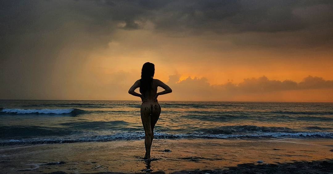 Omg Ellen Adarna And Mark Nicdao Go Naked At The Beach