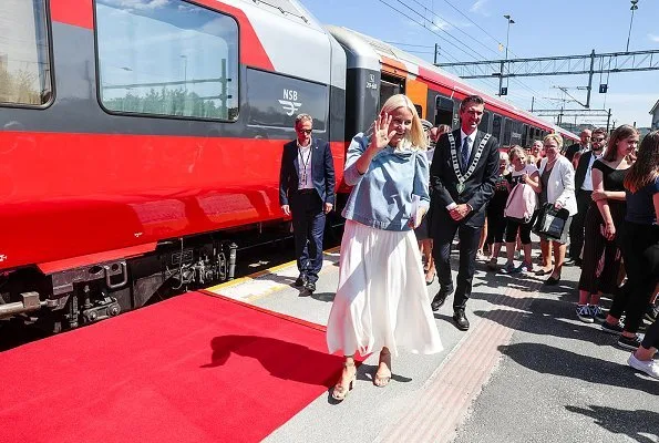 Princess Mette-Marit wore Ulla Johnson Wes bow embellished denim blouse. Crown Princess talked with Author Monica Isakstuen at Egersund library