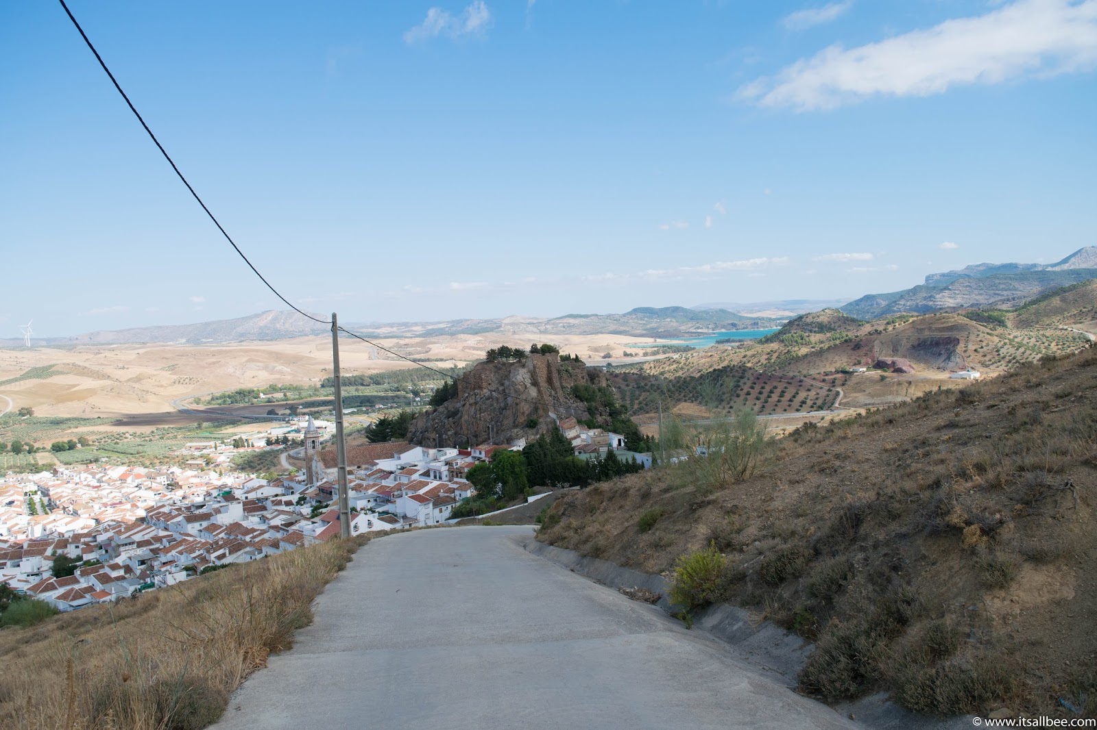 Top 7 Reasons To Visit Andalucia - With easy access to Cordoba, Seville, El Chorro and many beautiful Andalucian towns here are just a few more reasons why you need to explore this region in Spain. Also easily accessible via Malaga airport. Click for more details #traveltip #europe #sunshine #breaks #itsallbee