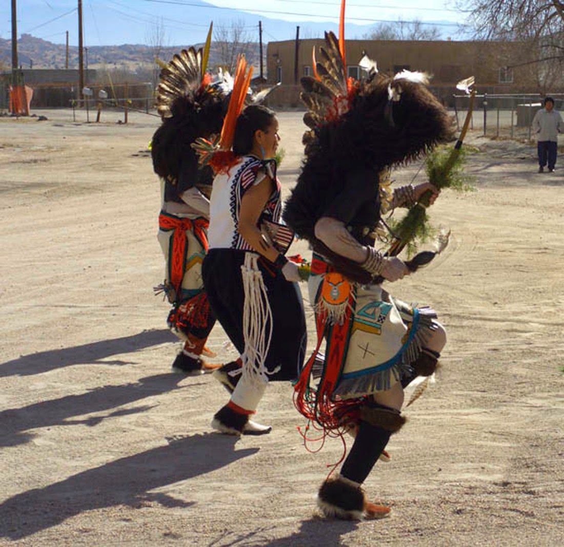 smertefuld Brøl hoppe White Wolf : Santa Clara Pueblo Buffalo Dance (Video)