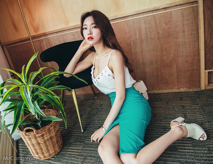 Beautiful Park Jung Yoon in the April 2017 fashion photo album (629 photos)